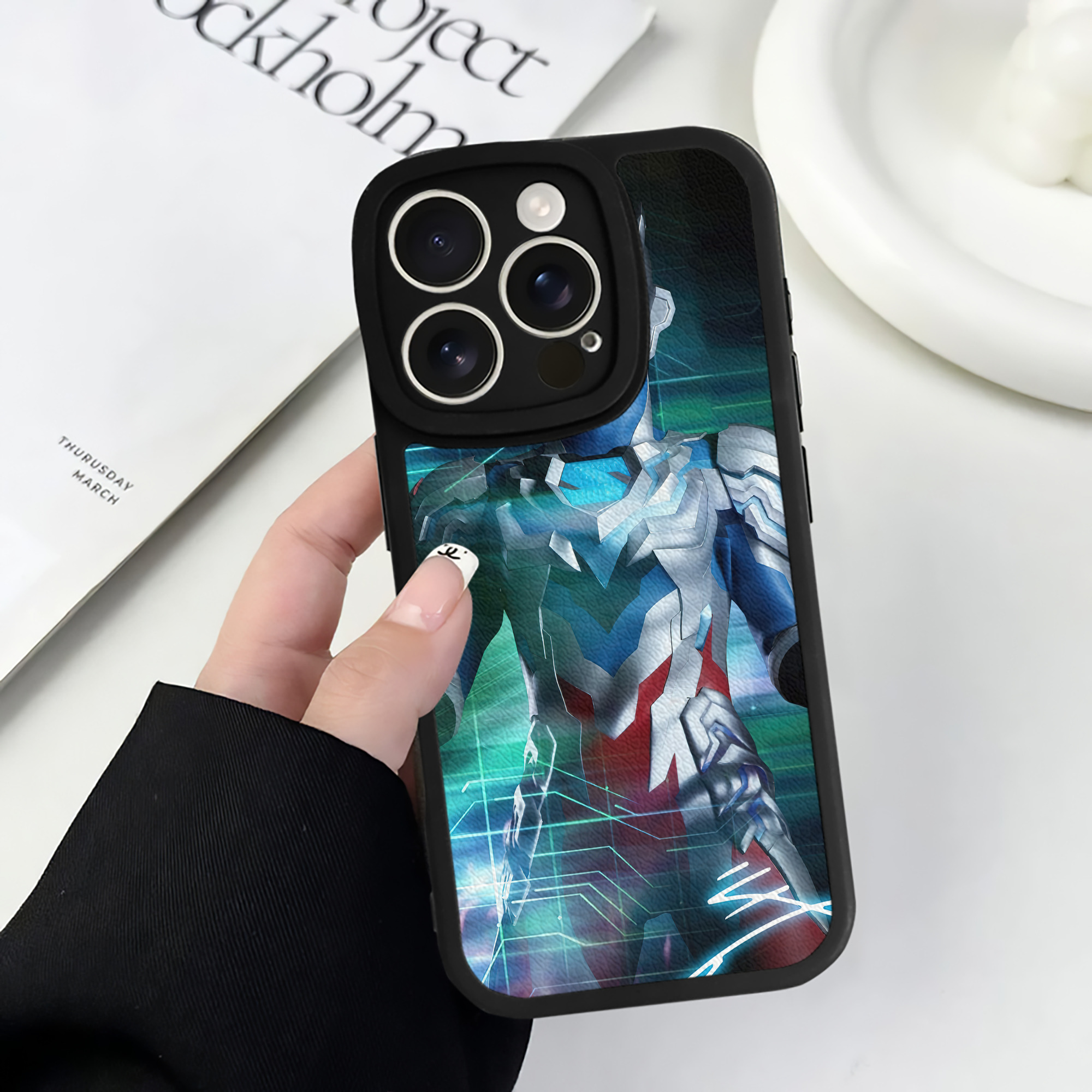 （画像用） ウルトラマン Ultraman 【iPhone 16シリーズ対応】シリコンスマホケース（レザー調） 材質：シリコン